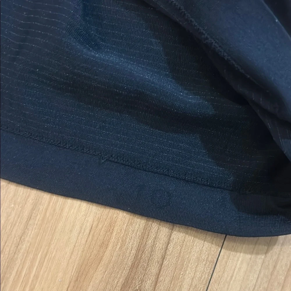 Women’s Lululemon Athletica Black lightweight Swift Short Sleeve shirt Size 10 - Picture 6 of 6